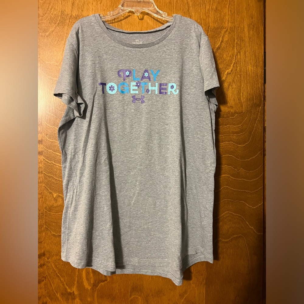 Under Armour girls loose fit t shirt